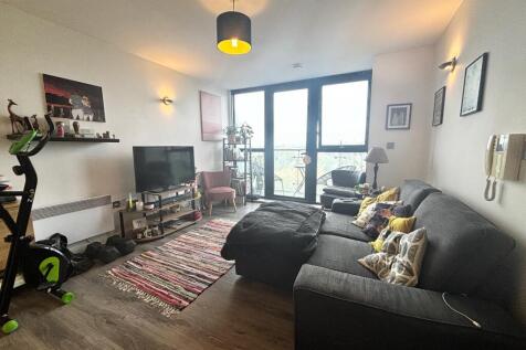 UNFURNISHED 1 BEDROOM APARTMENT