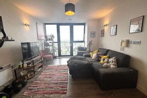 UNFURNISHED 1 BEDROOM APARTMENT