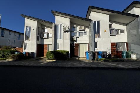 3 bed terraced house for sale Athletes Way, Manch