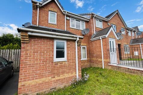 UNFURNISHED Family house available with parking