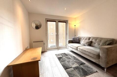 2 bedroom Flat for rent with secure parking