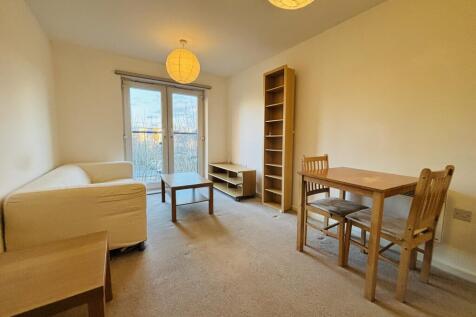 Top floor apartment with parking **AVAILABLE NOW*