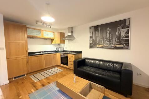 City center apartment available