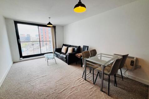 TOP FLOOR APARTMENT IN AN EXCELLET CENTRAL LOCATI