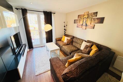 BEAUTIFULLY PRESENTED 2 BEDROOM APARTMENT