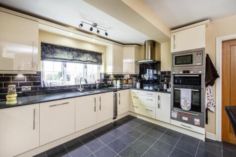 Kitchen 01.jpg