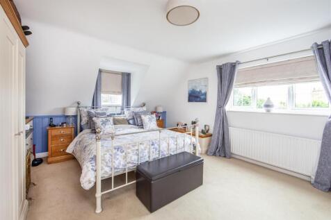 Bedroom 1 - 01.jpg