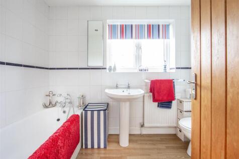 Bathroom.jpg