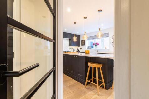 22HazelWay-3.jpg