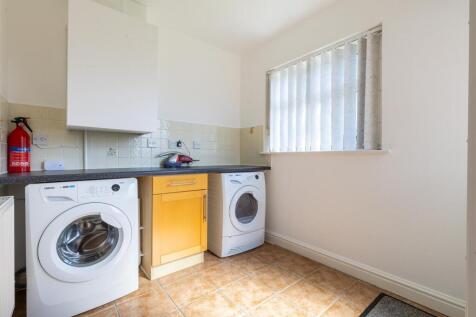 16MoorlandsDrive-9.jpg