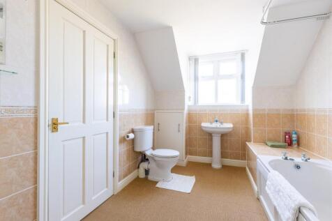 16MoorlandsDrive-18.jpg