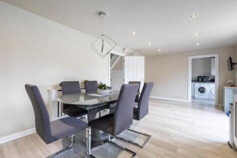 18BrydsonCrescent-8.jpg