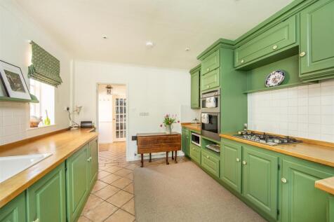 Kitchen 01.jpg