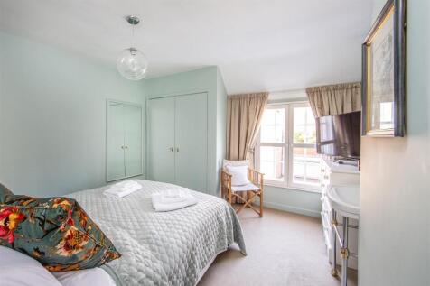 Bedroom 1 - 01.jpg