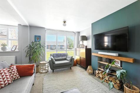 Living Room 05.JPG