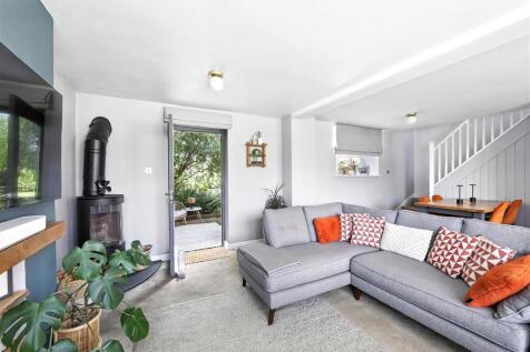 Living Room 06.JPG