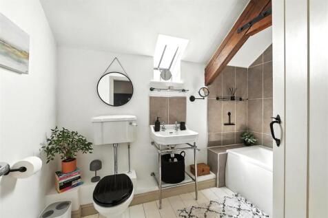 Bathroom 01.JPG