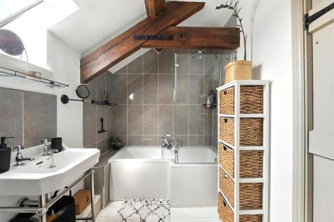 Bathroom 02.JPG