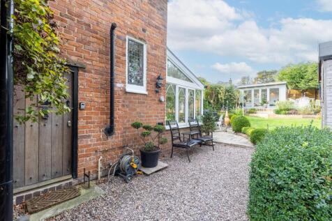 HenCottage-31.jpg