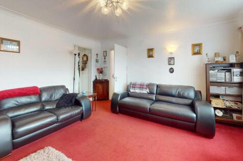 431-Spen-Lane-Living-Room