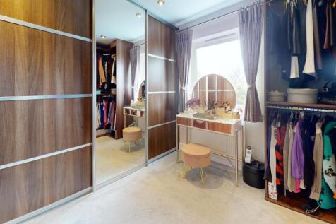 2-West-Hall-Court-Closet