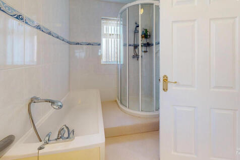 18-Magdalene-Close-Bathroom-Defurnished