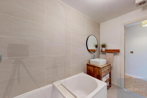 Queens-House-74-Carrisbooke-04152025_171005