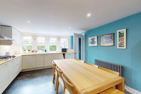 4-Old-Forge-Mews-04272025_152917