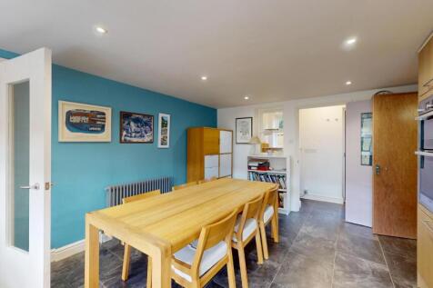 4-Old-Forge-Mews-04272025_153203