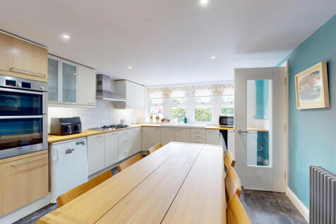 4-Old-Forge-Mews-04272025_153245