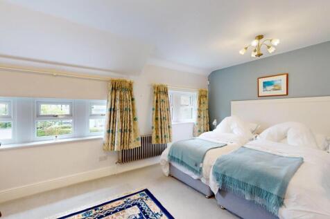 4-Old-Forge-Mews-04272025_154541