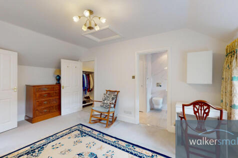 4-Old-Forge-Mews-04272025_154604