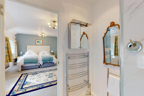 4-Old-Forge-Mews-04272025_154859