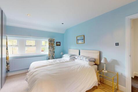 4-Old-Forge-Mews-04272025_154247