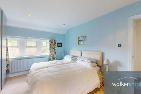 4-Old-Forge-Mews-04272025_154247