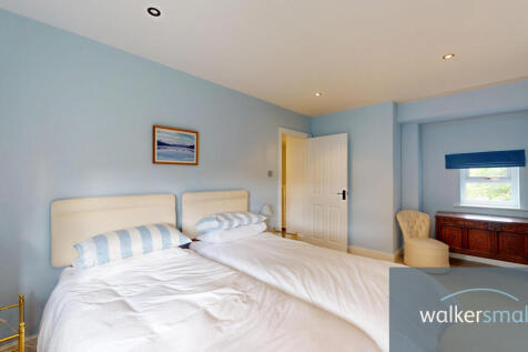 4-Old-Forge-Mews-04272025_154304