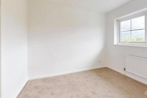 24-Hoyle-Court-Avenue-Bedroom-Defurnished