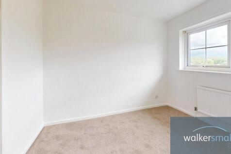 24-Hoyle-Court-Avenue-Bedroom-Defurnished