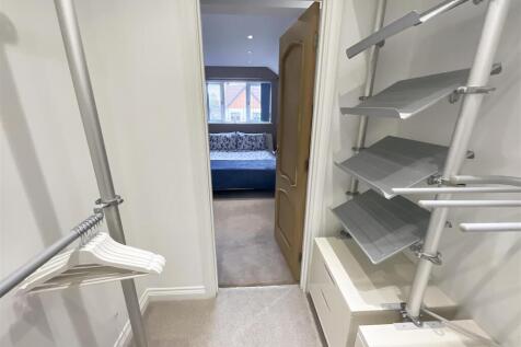 Walk in Wardrobe (Bedroom One)