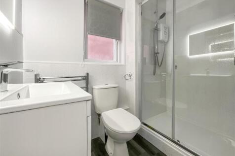 Ensuite to Bedroom 1