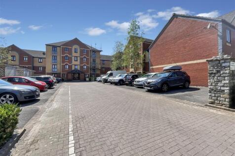 Communal Grounds / Parking