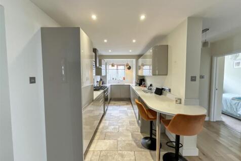 Kitchen/Breakfast Area