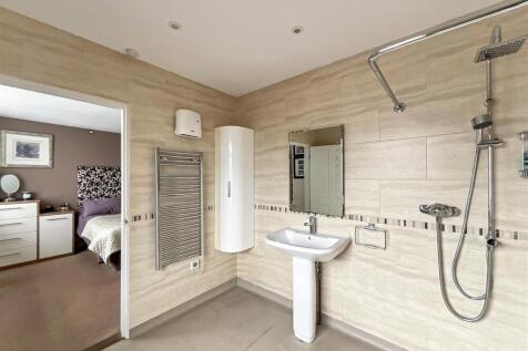 En-Suite Wet Room (Bedroom One)