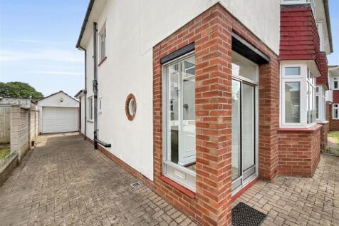 Driveway/Front