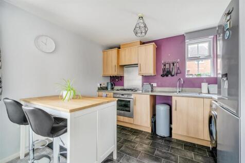 Kitchen / Lounge