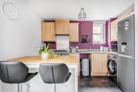 Kitchen / Lounge