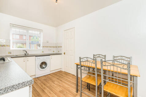 Kitchen / Dining Roo