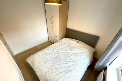 Bedroom 1 (2)