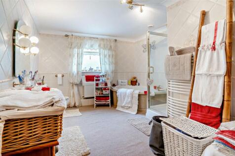 Bath/Shower Room