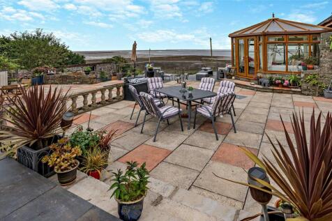 Side Terrace